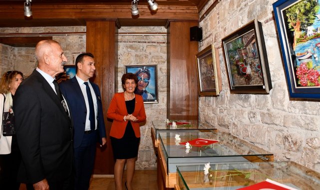 Atatürk rölyefleri İbramaki Sanat Galerisi'nde