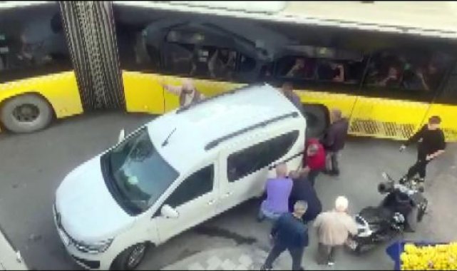 Avcılar'da dönüş yapamayan İETT otobüslerine gönüllü trafik desteği