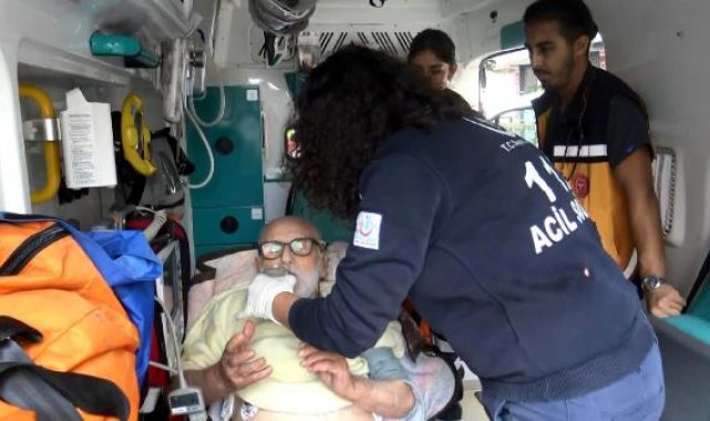 Avcılar'da evinde düşen yaşlı adamı itfaiye ekipleri kurtardı