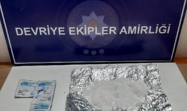 Ayakkabısının tabanına gizlenmiş metamfetaminle yakalandı