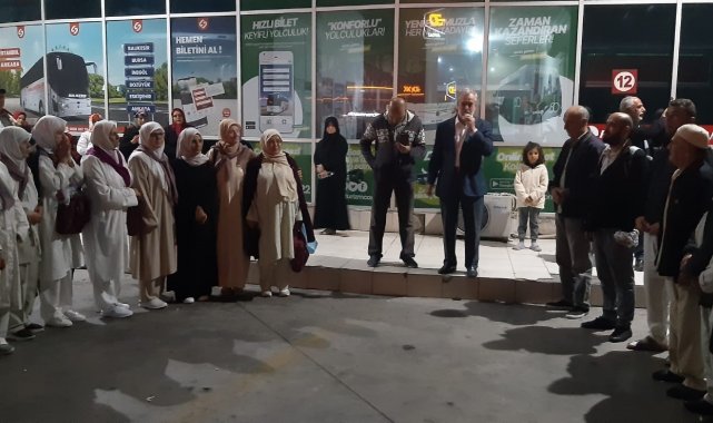 Ayvalıklı umreciler dualarla kutsal topraklara uğurlandı