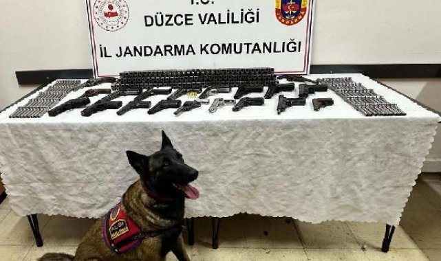 Baba ve oğlu kaçak silah üretirken yakalandı