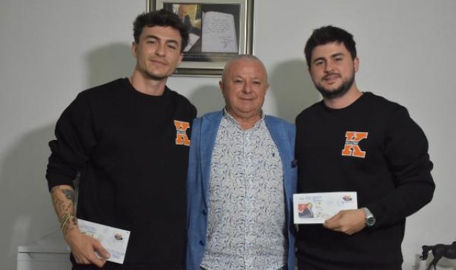 Babalarının 21 yıl önce yazdığı mektuplar 2 kardeşe ulaştı