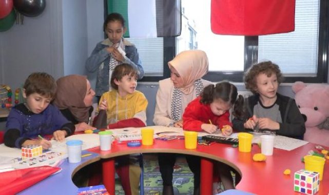 Bakan Göktaş İstanbul'a getirilen Filistinlileri ziyaret etti