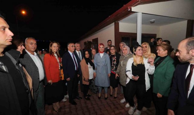 Bakan Göktaş, Şahinbey'de yetim aileler için yapılan konutları inceledi