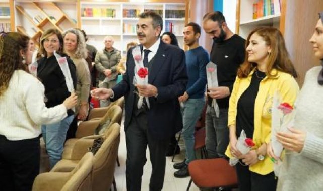 Bakan Tekin, meslektaşlarının Öğretmenler Günü'nü kutladı