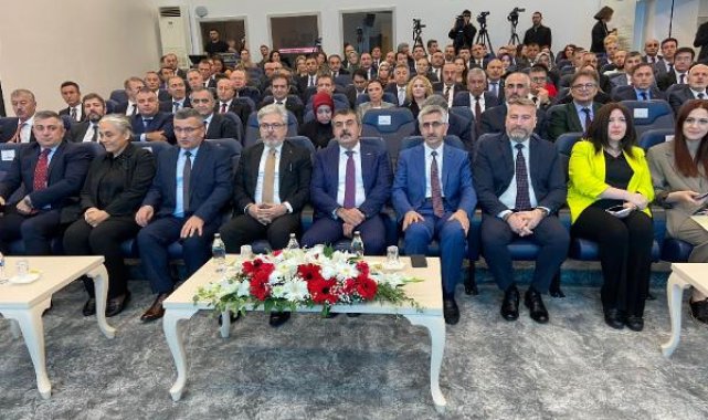 Bakan Tekin: Öğrencilerimizin kelime haznesini geliştirmeyi hedefliyoruz