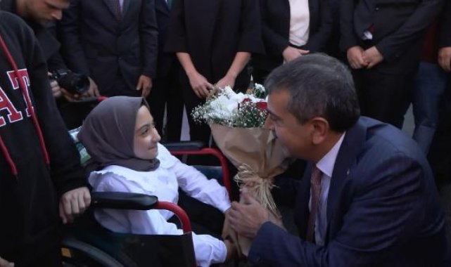 Bakan Tekin Sultangazi'de Toplu Açılış ve Temel Atma Töreni'ne katıldı