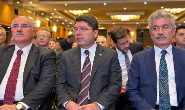 Bakan Tunç: Çelişkileri ortadan kaldıracak yeni anayasaya ihtiyacımız var