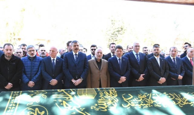 Bakan Tunç, eşinin amcasının cenaze namazına katıldı