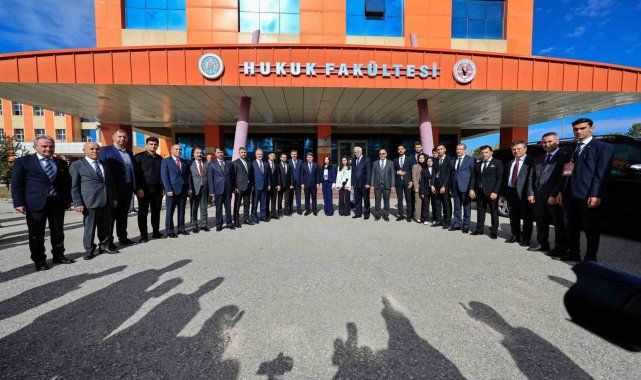 Bakan Tunç; "A.Ü. Hukuk mezunları başarılı"