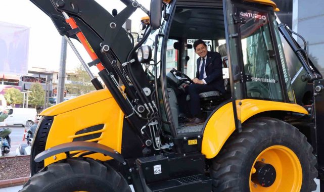 Bakanlıktan Nazilli Belediyesi'ne iş makinesi hibe edildi