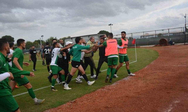 BAL Ligi'ndeki karşılaşma sonunda yumruk ve tekmeler havada uçuştu