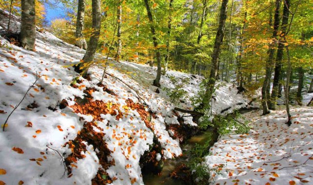 Balıkesir'in yüksek kesimlerine yağan kar görüntüleri mest etti