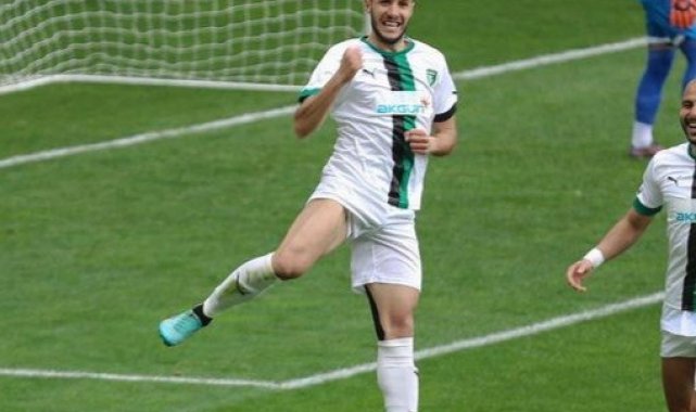 Başarılı futbolcu 6 ay sonra sahalara geri döndü