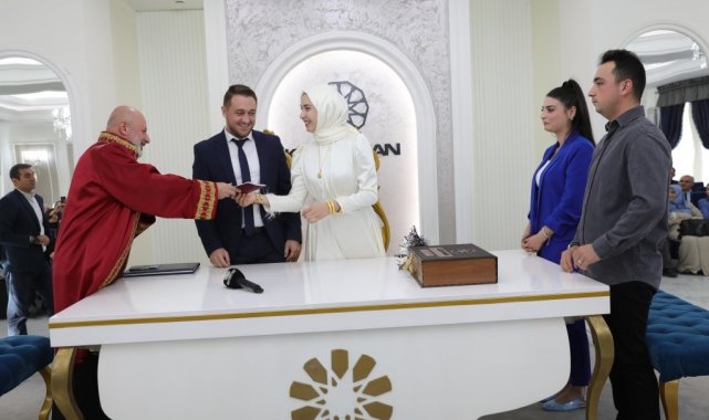 Başkan Çolakbayrakdar: "Çiftler en mutlu 'Evet'ini daha modern salonda diyor"