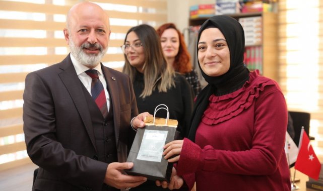 Başkan Çolakbayrakdar'dan Kocasinan'daki tüm öğretmenlere özel hediye