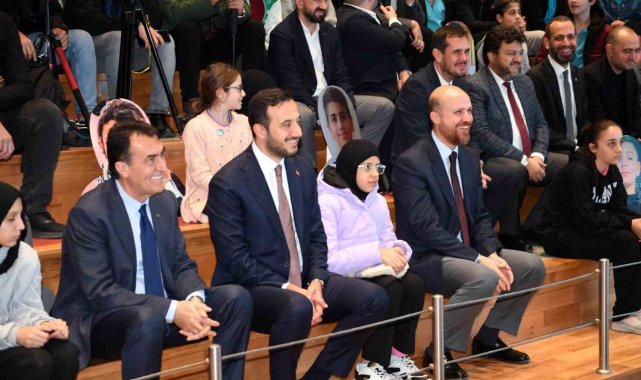 Başkan Dündar, TÜGVA'nın etkinliğinde öğrencilerle buluştu