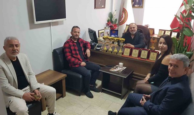 Başkan Işık'tan Türkiye üçüncüsü şov takımına plaket