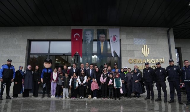 Başkan İsmet Yıldırım şehit çocukları ile birlikte ağaç dikti
