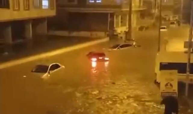 Batman'da sağanak; cadde ve sokaklar suyla doldu, eğitime 1 gün ara verildi