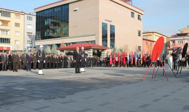 Bayburt'ta 10 Kasım Atatürk'ü Anma Günü çelenk sunumuyla başladı