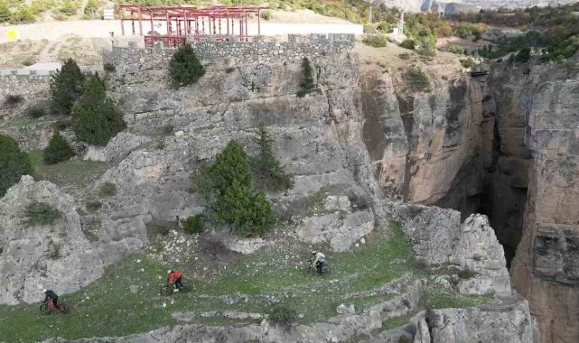 Bisiklet sporcuları Cehennem Deresi Kanyonundan iniş yaptı