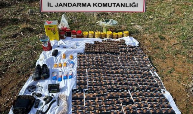 Bitlis kırsalında PKK'lı teröristlere ati yaşam malzemesi ele geçirildi