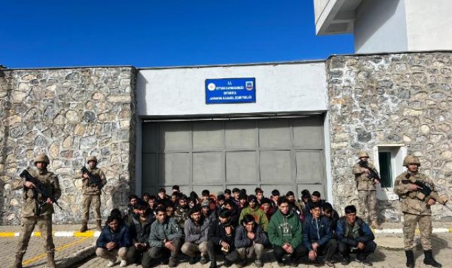 Bitlis'te Afganistan uyruklu 50 kaçak göçmen yakalandı
