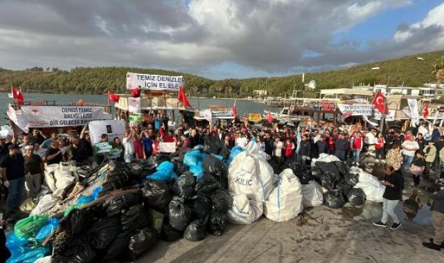Bodrum'da deniz ile kıyıda kapsamlı temizlik; 15 ton atık toplandı
