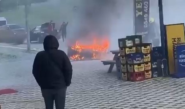 Bursa'da otomobil alev alev yandı