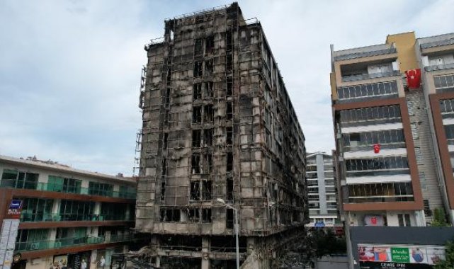 Bursa'da yanan iş merkezi, dron ile görüntülendi