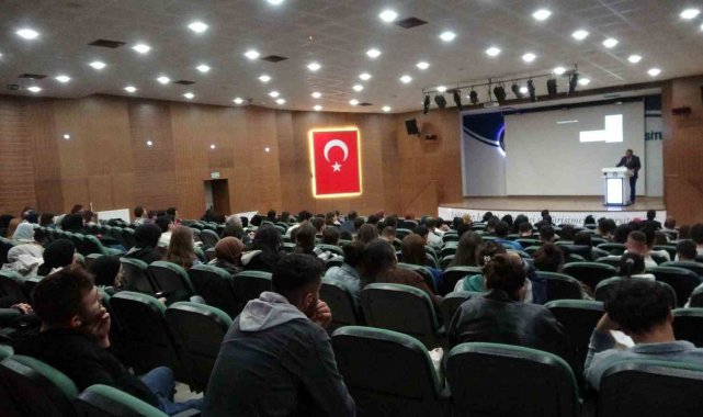 ÇAKÜ'de Cumhuriyetin 100. yılında Atatürk ve hukuk konuşuldu