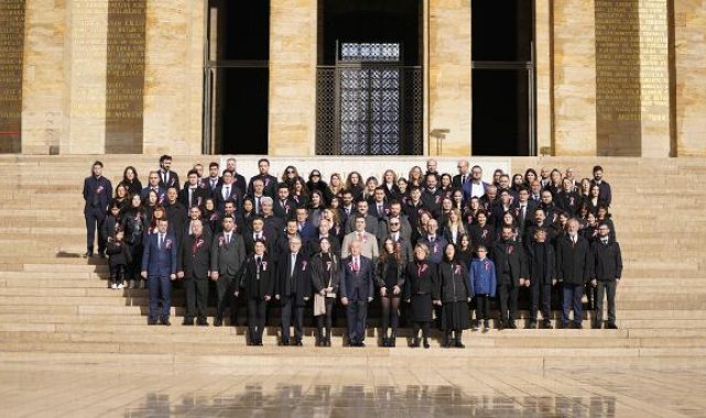 CANiK, 25'inci kuruluş yıl dönümünde çalışanlarıyla Anıtkabir'i ziyaret etti