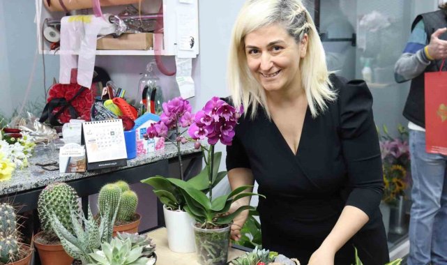 Çiçekçilerde '24 Kasım' mesaisi yaşanıyor