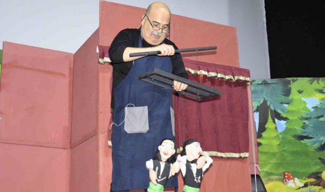 Çineli çocuklar kukla show ile doyasıya eğlendi