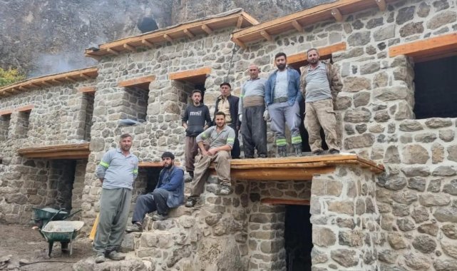 Çukurca'daki tarihi taş evleri restorasyon çalışmaları sona erdi