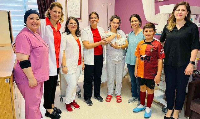 Cumhuriyet bebeğine ziyaret
