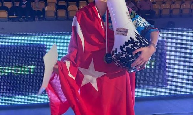 Cumhuriyetin 100'üncü yılına dünya şampiyonluğu armağan etti