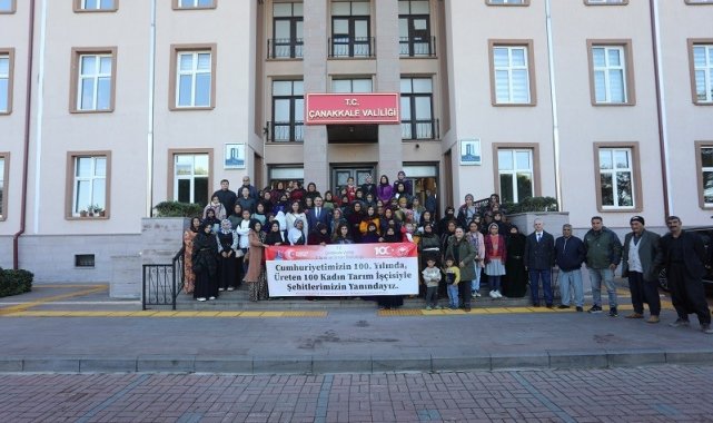 Cumhuriyetin 100'üncü yılında 100 kadın tarım işçisinden şehitlik ziyareti