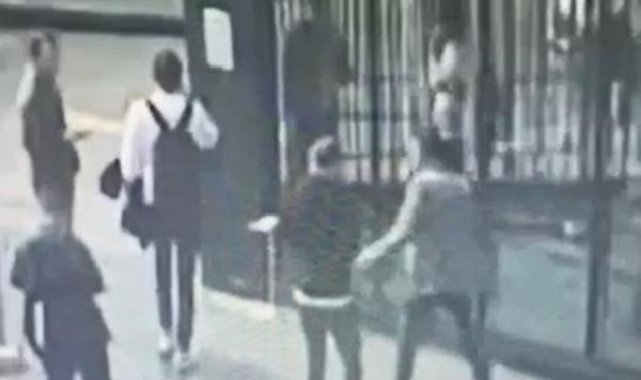 Davalık olduğu kişiler tarafından adliye önünde 7 bin dolar değerindeki bilekliği çalındı