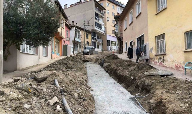 Demirci'nin yağmur suyu hattı çalışmaları devam ediyor