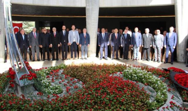 Demirel, 99'uncu doğum gününde anıt mezarı başında anıldı
