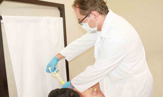 Denizli Tekden doktor eşliğinde steril ortamda hacamat hizmeti veriyor