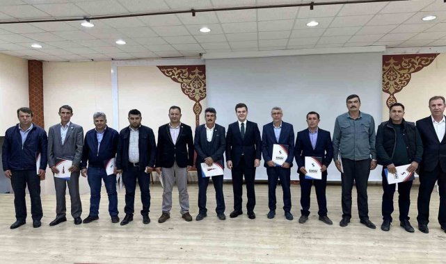 Depremin yaralarını sarmaya destek veren muhtarlara teşekkür belgesi
