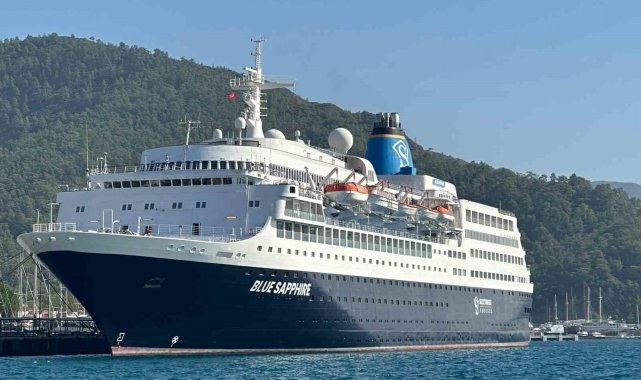 Dev yolcu gemisi Marmaris'e bu kez yolcusuz geldi