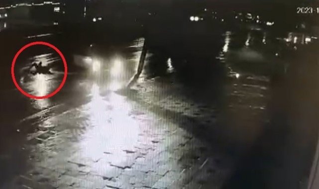 Direğe çarptığı otomobilden fırladı, emekleyerek canını böyle kurtardı