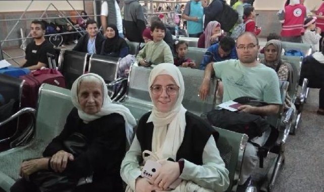 Dışişleri: Tahliye bekleyen 44 Türk ve KKTC vatandaşı Mısır'a ulaştı