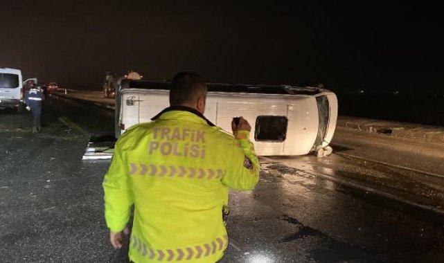 Diyarbakır'da yolcu minibüsü devrildi: 14 yaralı