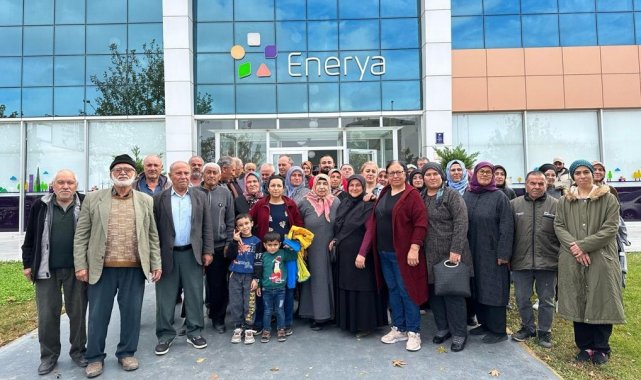 Doğalgaza kavuşamayan mahalleli Enerya önünde eylem yaptı